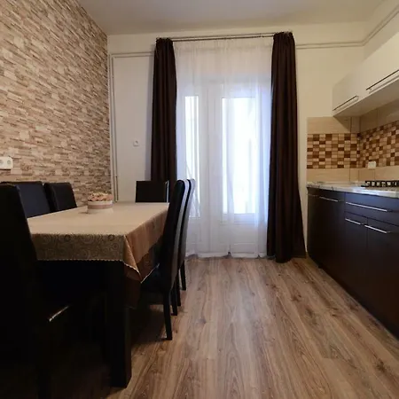 Adam Es Eva Apartment *